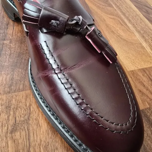 Allen Edmonds Men's 7 B / Women's 8.5 B Grayson Tassel Burgundy Cordovan Loafers