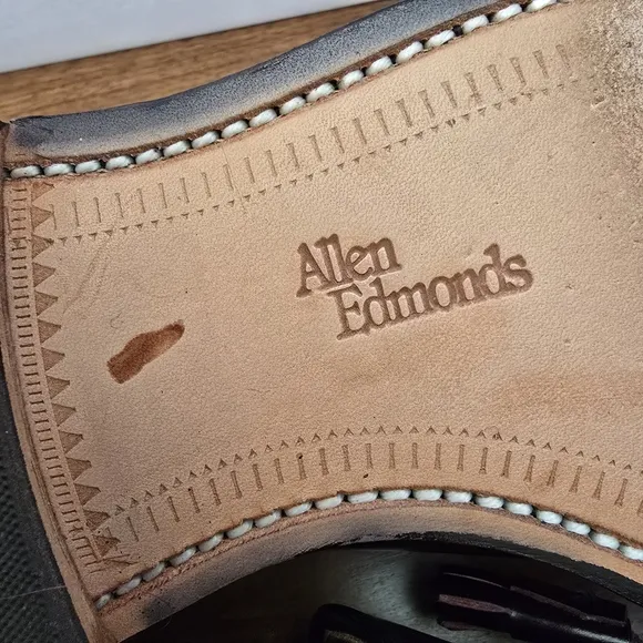 Allen Edmonds Men's 7 B / Women's 8.5 B Grayson Tassel Burgundy Cordovan Loafers