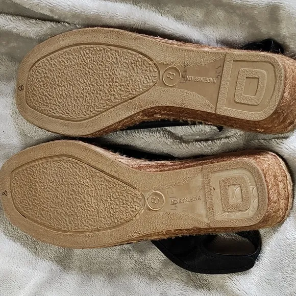 Andre Assous wedges/espadrilles sandales black size 8