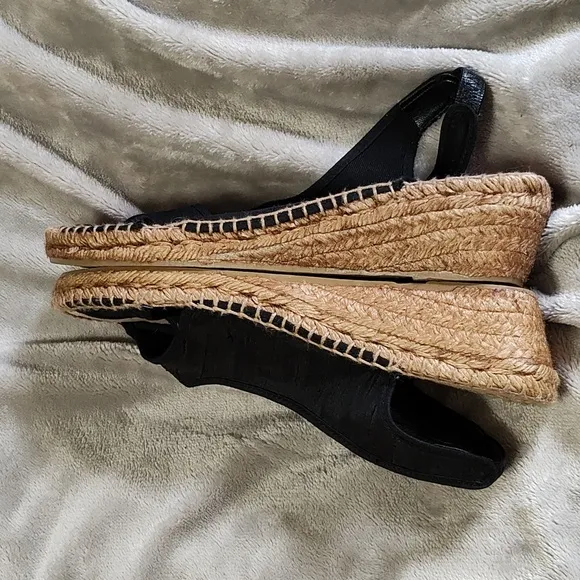 Andre Assous wedges/espadrilles sandales black size 8