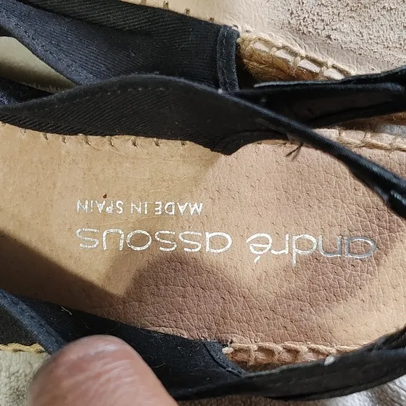 Andre Assous wedges/espadrilles sandales black size 8