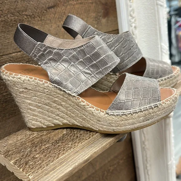 Andre Assous Women's Reese Leather Espadrille Wedge Sandal - Size 8