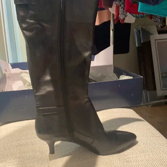 Anne Klein Sz 7.5 heel black leather boots NEW