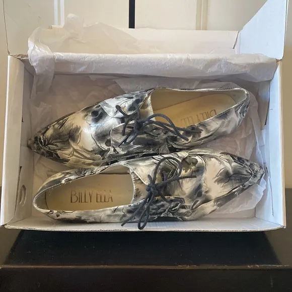 ANTHROPOLOGIE BILLY ELLA black and white lace up pointy toe loafers.