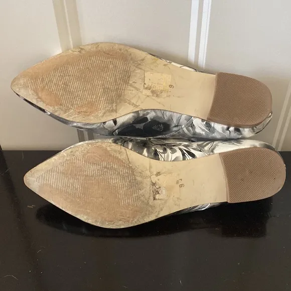 ANTHROPOLOGIE BILLY ELLA black and white lace up pointy toe loafers.