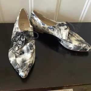 ANTHROPOLOGIE BILLY ELLA black and white lace up pointy toe loafers.