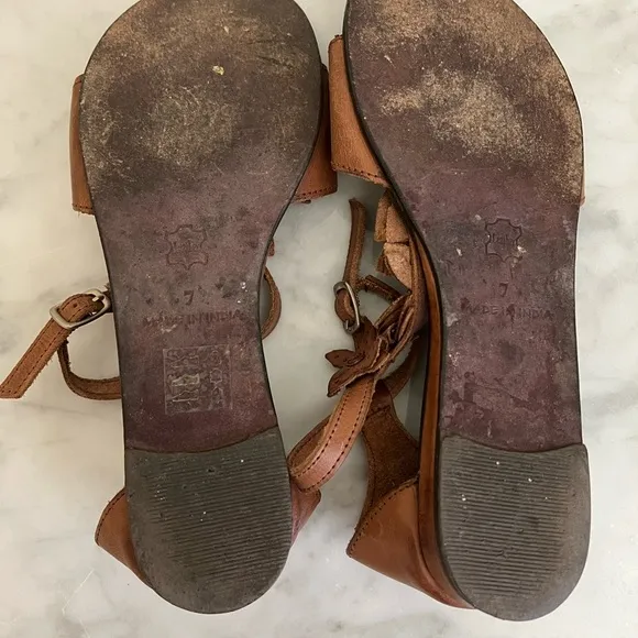 Anthropologie Chocolat Blu leather sandals. Covered heel floral details Sz 7