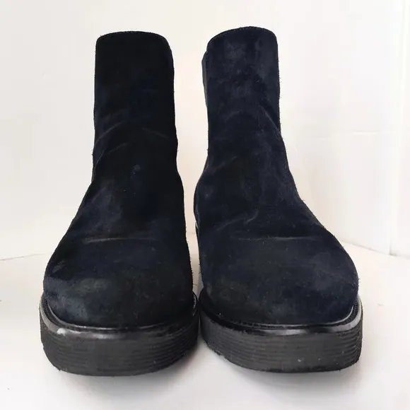 AQUATALIA Black Suede Waterproof Pull-on Lug Sole Ankle Boots size 9