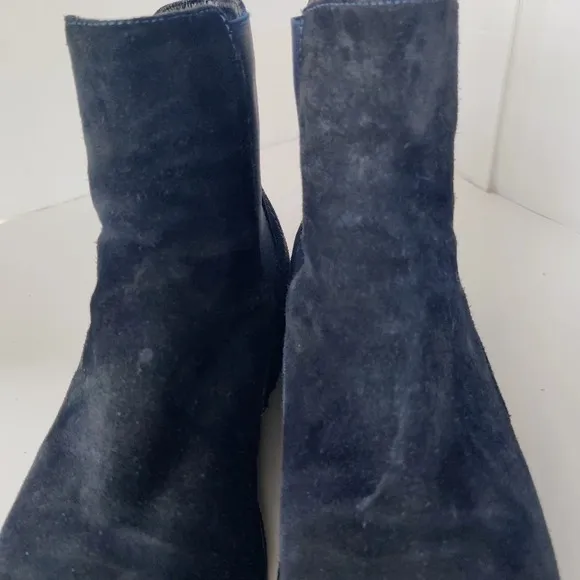 AQUATALIA Black Suede Waterproof Pull-on Lug Sole Ankle Boots size 9