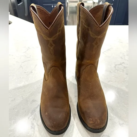 ARIAT Heritage Rooer Boots in Distressed Brown with All Day Cushioning size 8.5B