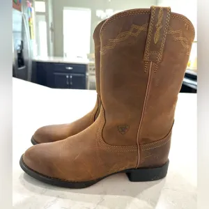 ARIAT Heritage Rooer Boots in Distressed Brown with All Day Cushioning size 8.5B
