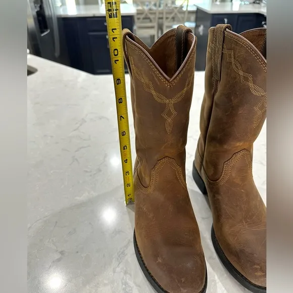 ARIAT Heritage Rooer Boots in Distressed Brown with All Day Cushioning size 8.5B