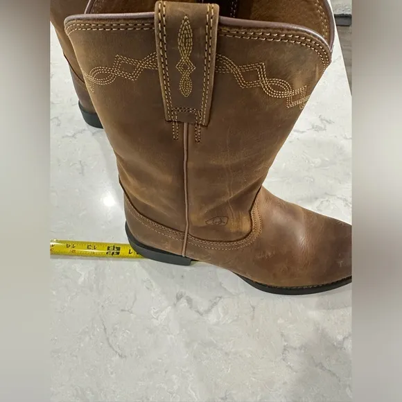 ARIAT Heritage Rooer Boots in Distressed Brown with All Day Cushioning size 8.5B