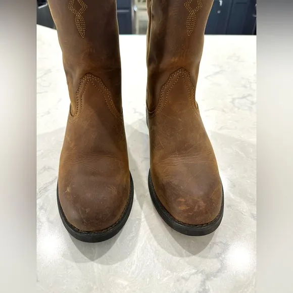 ARIAT Heritage Rooer Boots in Distressed Brown with All Day Cushioning size 8.5B