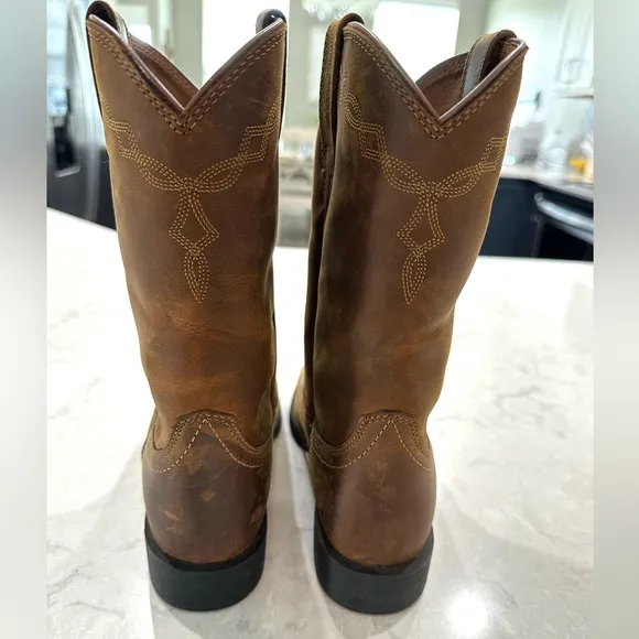 ARIAT Heritage Rooer Boots in Distressed Brown with All Day Cushioning size 8.5B