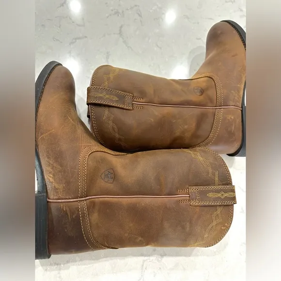 ARIAT Heritage Rooer Boots in Distressed Brown with All Day Cushioning size 8.5B