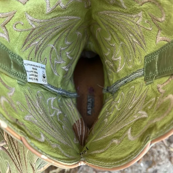 Ariat Tan and Green Western Cowboy Boots Women’s Size 10