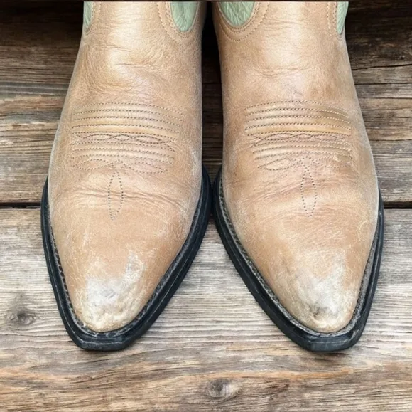 Ariat Tan and Green Western Cowboy Boots Women’s Size 10
