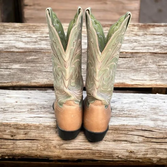 Ariat Tan and Green Western Cowboy Boots Women’s Size 10
