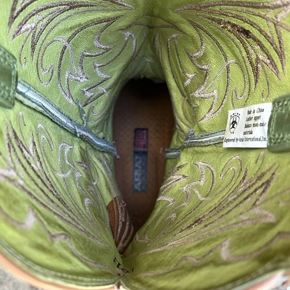 Ariat Tan and Green Western Cowboy Boots Women’s Size 10