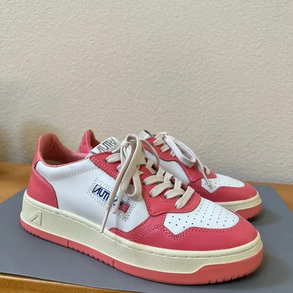 Autry Medalist Leather Low-Top Sneakers