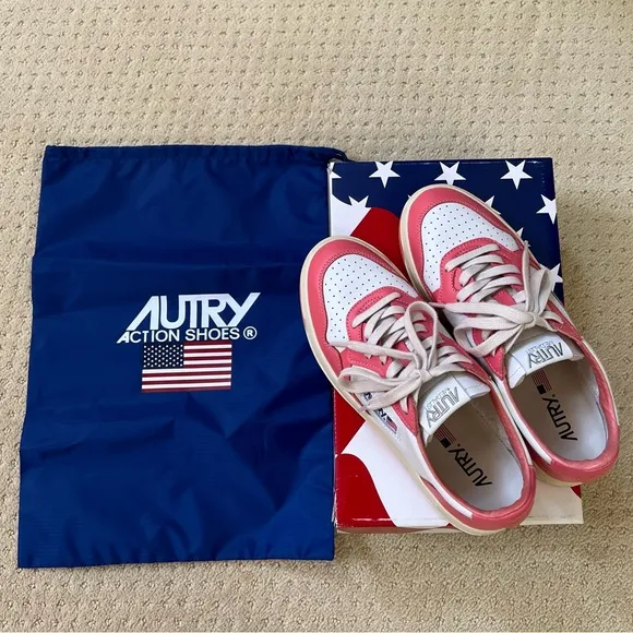 Autry Medalist Leather Low-Top Sneakers