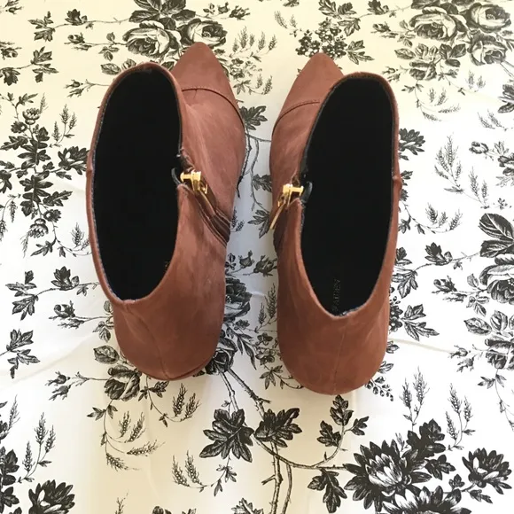 Ava &amp; Aiden Brown Suede Boots Size 5.5M