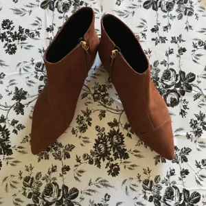 Ava &amp; Aiden Brown Suede Boots Size 5.5M