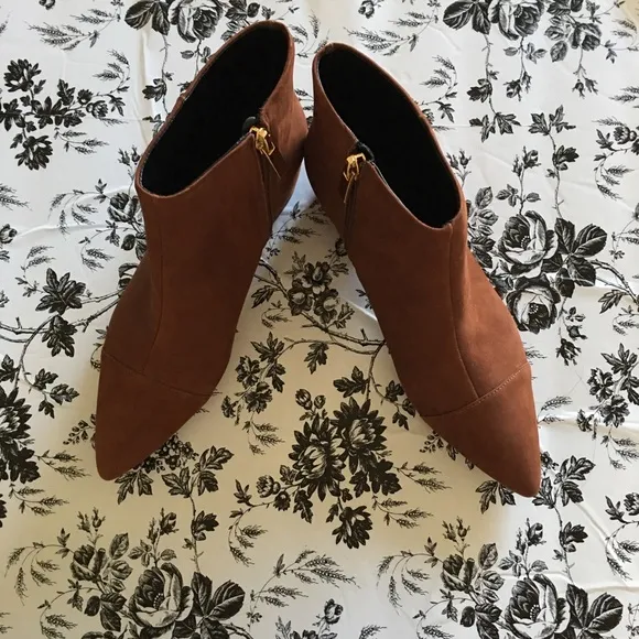 Ava &amp; Aiden Brown Suede Boots Size 5.5M
