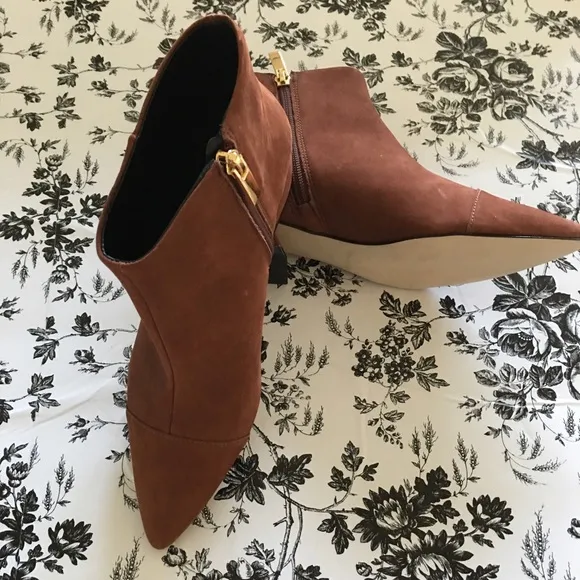 Ava &amp; Aiden Brown Suede Boots Size 5.5M