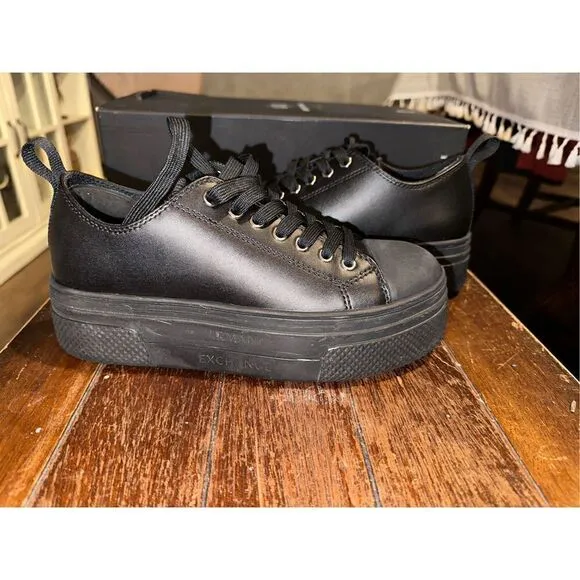 A|X ARMANI EXCHANGE Women's Lace Up High Top Sneaker