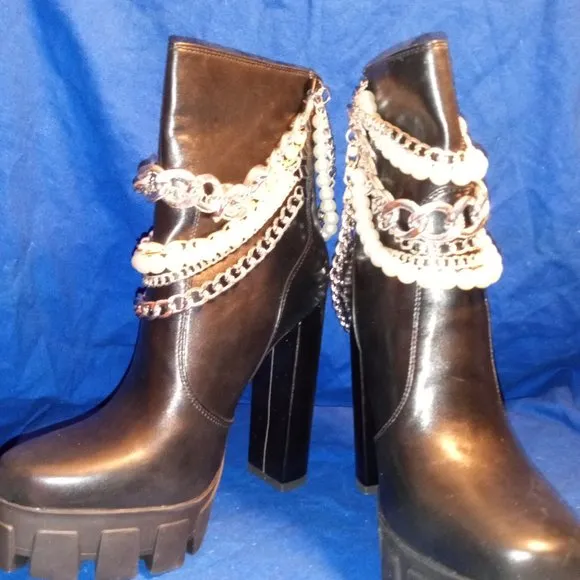 AZALEA WANG ALL CHAINED UP  Platform Boots ( BRAND NEW !!! )