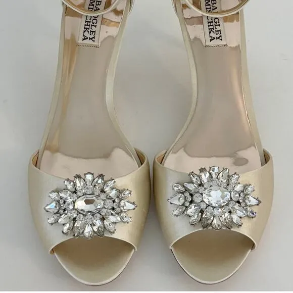 Badgley Mischka Crystal Kitten Heel Satin Ivory Shoes Sandals Embellishment 9.5