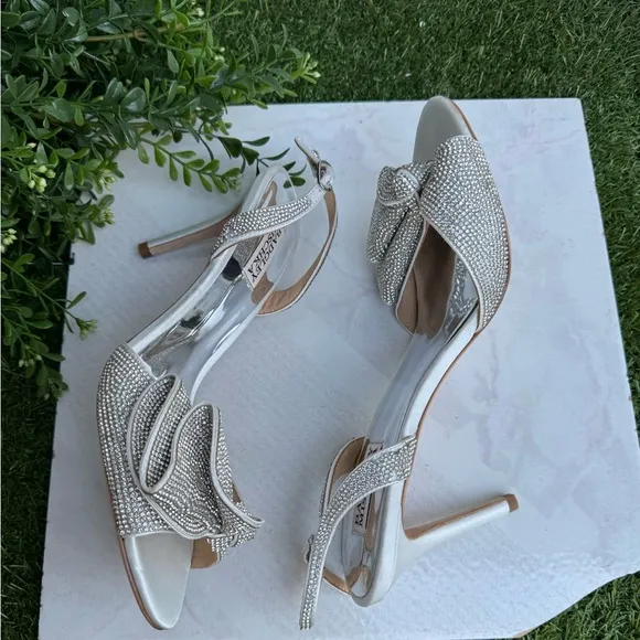 Badgley Mischka Women's Rennie Heeled Sandal Elegant Silver High Heel Sandal 9.5