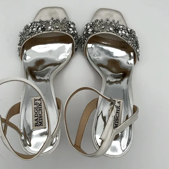 BADGLEY MISCHKA women’s Rider in white sling‎ back &amp; ankle strap heels sandals 8
