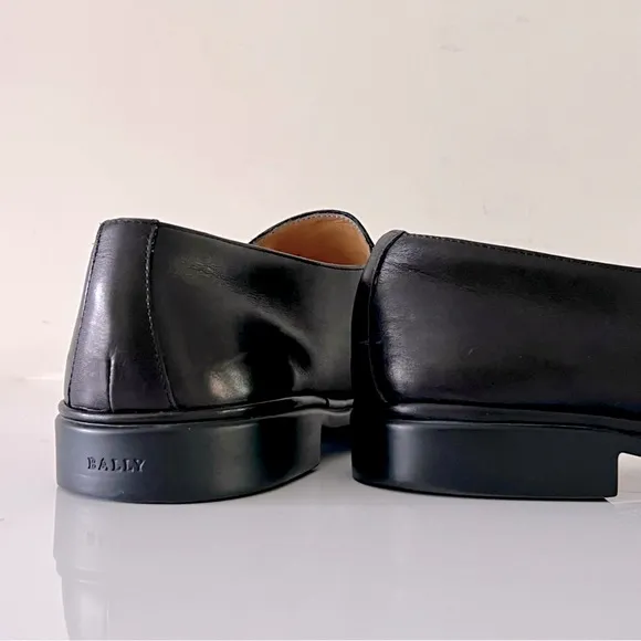 BALLY sz 10.5 E Apron toe Slip-on loafers made in Italy Black calf Leather Caddo