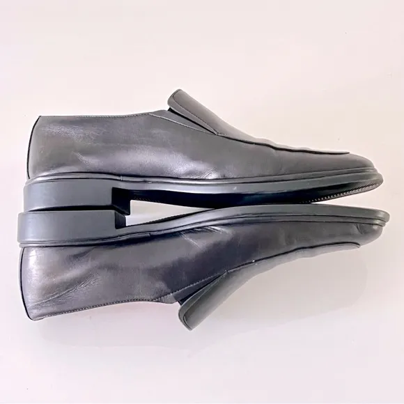 BALLY sz 10.5 E Apron toe Slip-on loafers made in Italy Black calf Leather Caddo