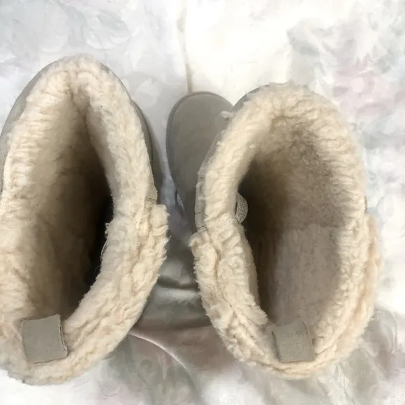 BearPaw Alexandra Cream Suede/Wool Blend Winter Boots size 9