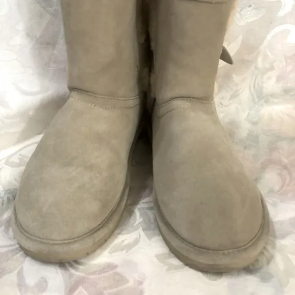 BearPaw Alexandra Cream Suede/Wool Blend Winter Boots size 9