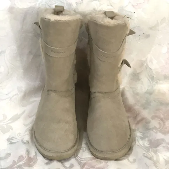 BearPaw Alexandra Cream Suede/Wool Blend Winter Boots size 9