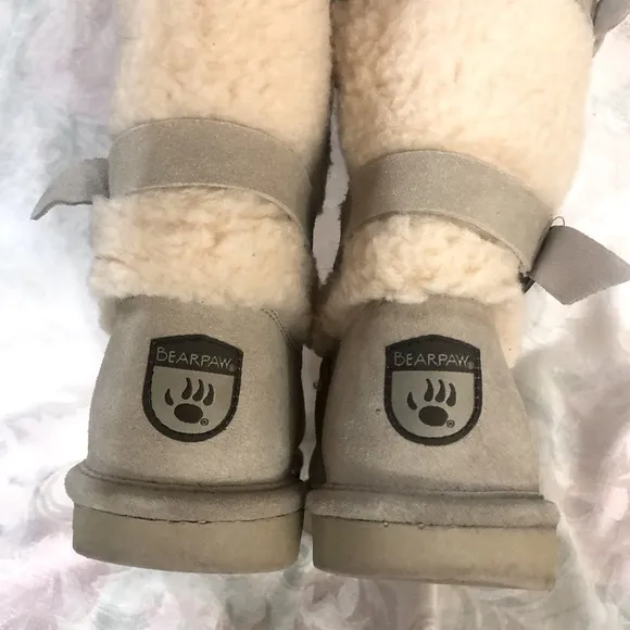BearPaw Alexandra Cream Suede/Wool Blend Winter Boots size 9