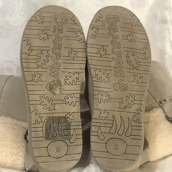 BearPaw Alexandra Cream Suede/Wool Blend Winter Boots size 9