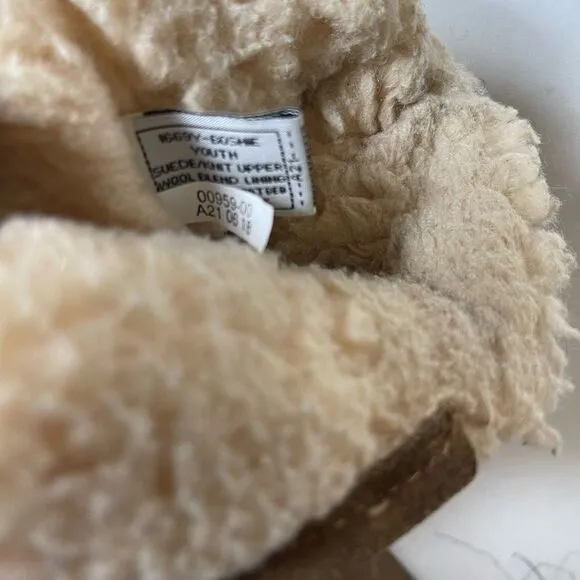 BearPaw youth suedes and back knit boots with sheep skin wool blend lining SZ4