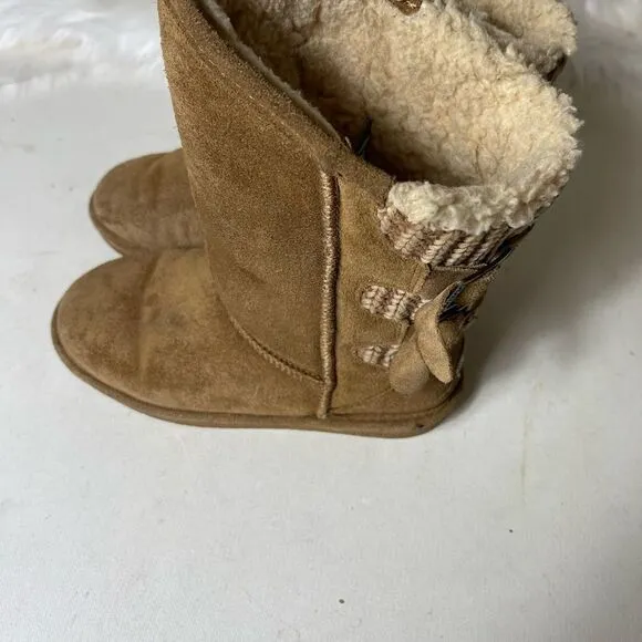 BearPaw youth suedes and back knit boots with sheep skin wool blend lining SZ4