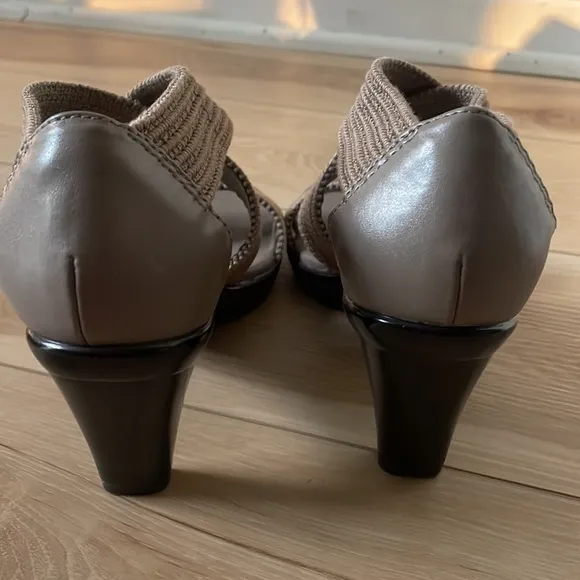 Bella Vita Tan Elastic Strap High Heel Sandals Size 5.5