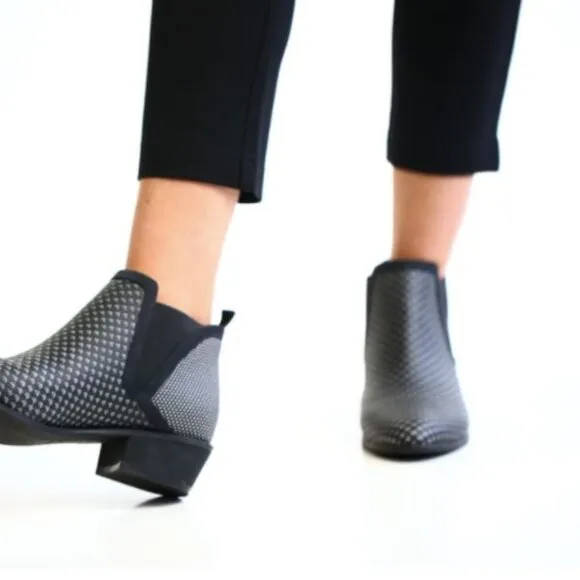 Betabrand Tennis-Western Boot (Black-Diamond)