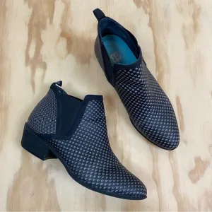 Betabrand Tennis-Western Boot (Black-Diamond)