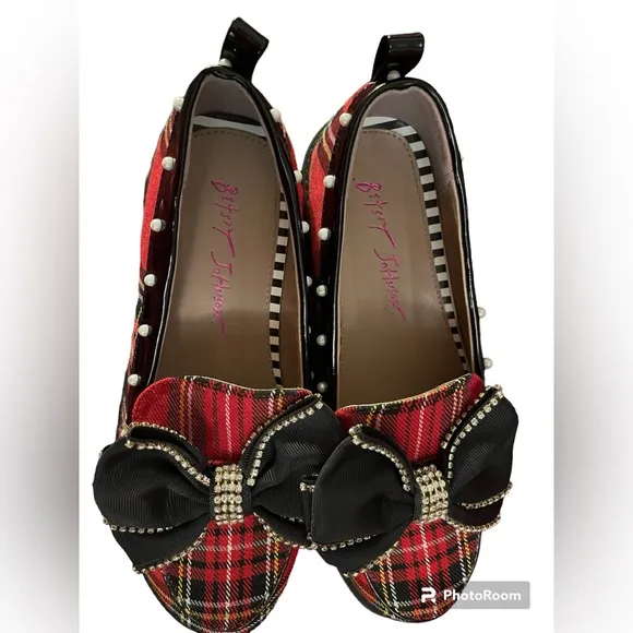 BETSEY JOHNSON brand loafer. Size 5M. BK Vince style.