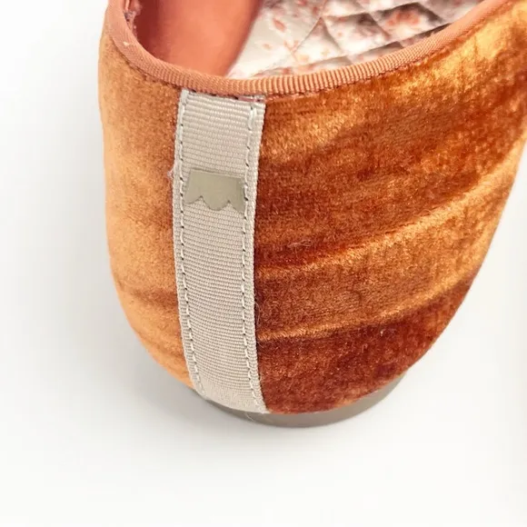 BIRDIES Heron Crushed Velvet Burnt Orange Almond Toe Slip On Loafers, Size 8