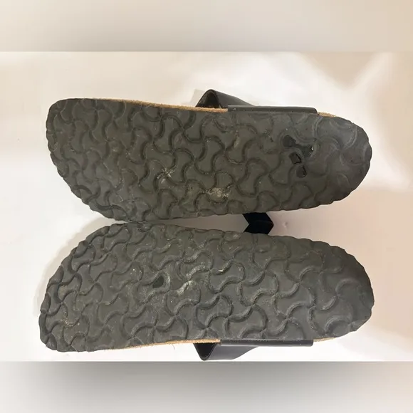 Birkenstock Gizeh black thong sandals size 40/9